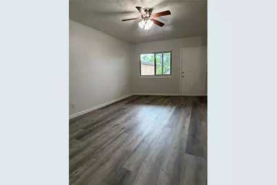 4811 Oakland Street #10, Houston, TX 77023 - Photo 6
