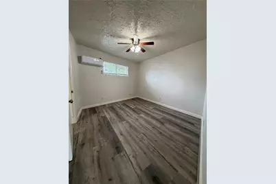 4811 Oakland Street #10, Houston, TX 77023 - Photo 8
