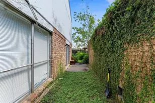 13307 Robinglen Dr, Houston, TX 77083 - Photo 18