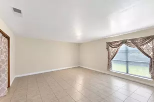 13307 Robinglen Dr, Houston, TX 77083 - Photo 6