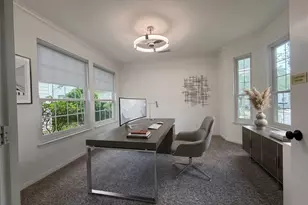 94 S Longsford Cir, The Woodlands, TX 77382 - Photo 2