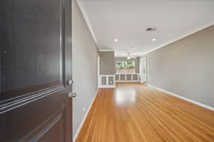 915 W 42nd St, Houston, TX 77018 - Photo 2