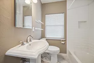 915 W 42nd St, Houston, TX 77018 - Photo 8