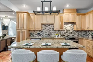 252 Sugar Berry Cir, Houston, TX 77024 - Photo 16