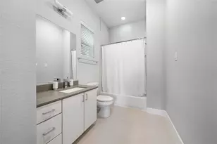 8411 Hempstead Rd, Houston, TX 77008 - Photo 12