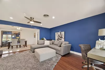 819 S 4th Street, La Porte, TX 77571 - Photo 2