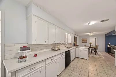 819 S 4th Street, La Porte, TX 77571 - Photo 12