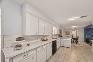 819 S 4th St, La Porte, TX 77571 - Photo 12