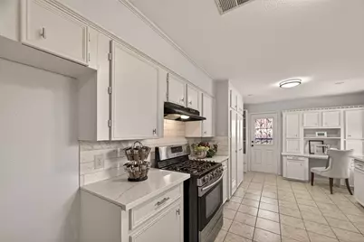 819 S 4th Street, La Porte, TX 77571 - Photo 10