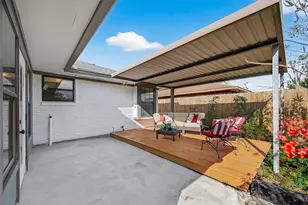 819 S 4th St, La Porte, TX 77571 - Photo 32