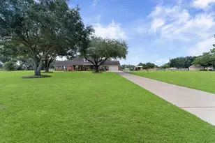 33014 Grove Park Dr, Waller, TX 77484 - Photo 40