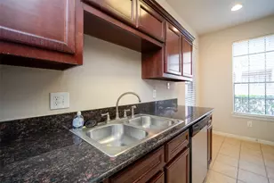 2255 Braeswood Park Dr, Houston, TX 77030 - Photo 8