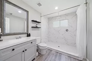 8826 Delilah St, Houston, TX 77033 - Photo 14