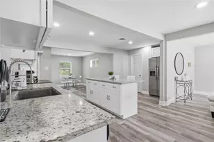 8826 Delilah St, Houston, TX 77033 - Photo 6