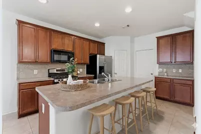 19 Aquiline Oaks Place, The Woodlands, TX 77382 - Photo 10