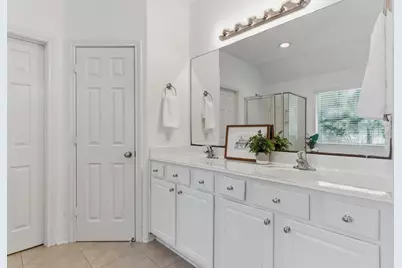 19 Aquiline Oaks Place, The Woodlands, TX 77382 - Photo 16