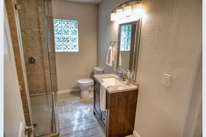 319 Buffalo Trail, Lake Jackson, TX 77566 - Photo 18