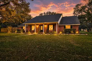 52 Dewberry Ct, Lake Jackson, TX 77566 - Photo 1