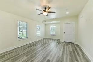 18433 Novarra Dr, Conroe, TX 77306 - Photo 6