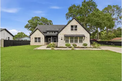 708 Magnolia St Avenue, Sealy, TX 77474 - Photo 1