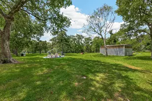 1316 N Main St, Highlands, TX 77562 - Photo 22