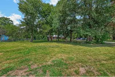 1316 N Main Street, Highlands, TX 77562 - Photo 18