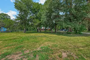 1316 N Main St, Highlands, TX 77562 - Photo 18