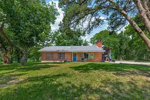 1316 N Main St, Highlands, TX 77562 - Photo 1