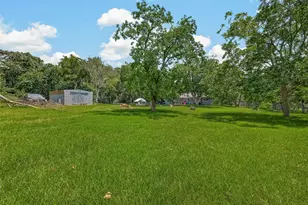 1316 N Main St, Highlands, TX 77562 - Photo 26