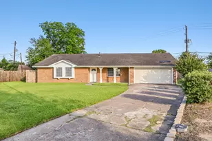 4502 Sage Cir, Baytown, TX 77521 - Photo 2