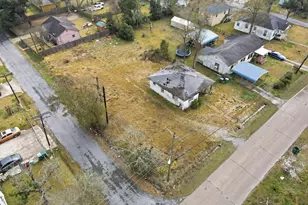 810 Texas St, Orange, TX 77630 - Photo 2