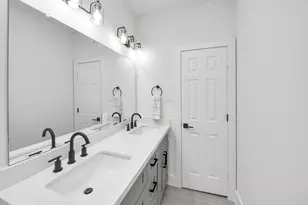 9303 Jutland Rd, Houston, TX 77033 - Photo 32