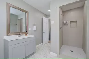 4802 Crane St, Hitchcock, TX 77563 - Photo 32