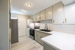 11609 Chimney Rock Rd, Houston, TX 77035 - Photo 10