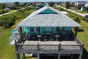 911 S Tinkle Ln, Crystal Beach, TX 77650 - Photo 4