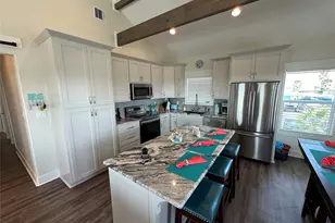 911 S Tinkle Ln, Crystal Beach, TX 77650 - Photo 32