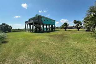 911 S Tinkle Ln, Crystal Beach, TX 77650 - Photo 6