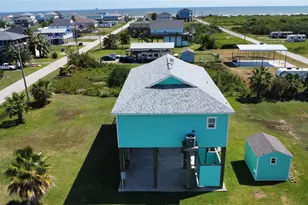 911 S Tinkle Ln, Crystal Beach, TX 77650 - Photo 1