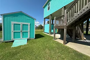 911 S Tinkle Ln, Crystal Beach, TX 77650 - Photo 8