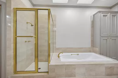 33 W Broad Oaks Drive, Houston, TX 77056 - Photo 18