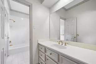 33 W Broad Oaks Dr, Houston, TX 77056 - Photo 28