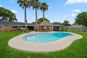 12102 Cherry Point Dr, Mont Belvieu, TX 77535 - Photo 24