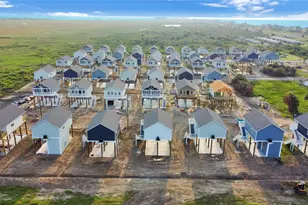 1064 Sunset Circle E, Crystal Beach, TX 77650 - Photo 6