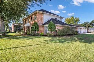 1302 Minchen Dr, Deer Park, TX 77536 - Photo 2