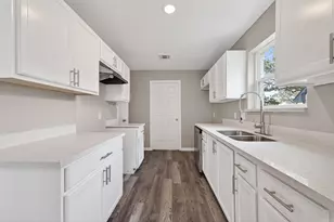 13110 Naples Ln, Stafford, TX 77477 - Photo 18