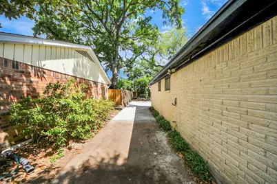 9406 Vickijohn Drive, Houston, TX 77031 - Photo 10