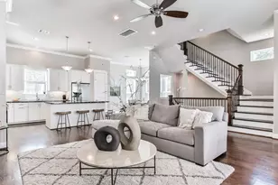 812 Fisher St, Houston, TX 77018 - Photo 1