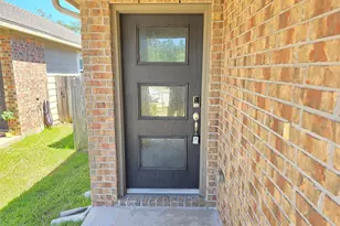 221 Harper Ridge Dr, Conroe, TX 77316 - Photo 2