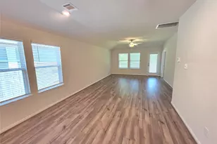 221 Harper Ridge Dr, Conroe, TX 77316 - Photo 8