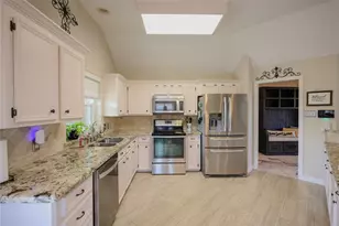 4 Lasso Ct, Angleton, TX 77515 - Photo 32